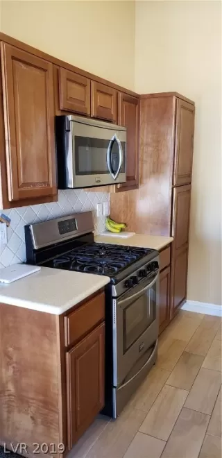 Photo #6: 2147947 Listing