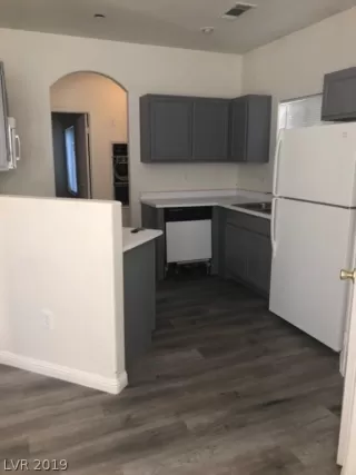 Photo #5: 2147993 Listing