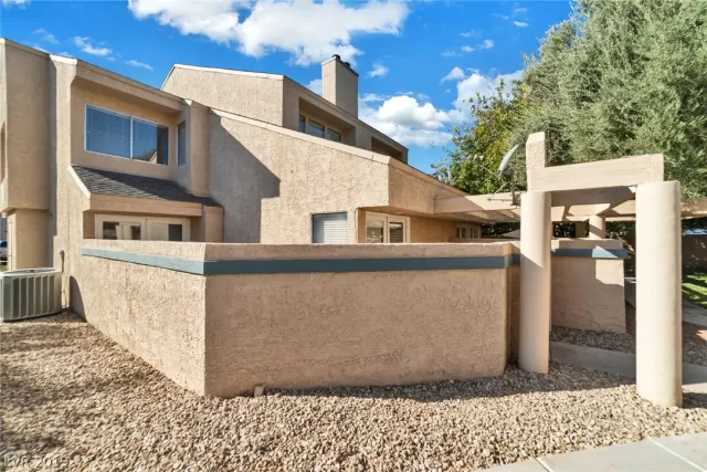 MLS: 2147998 Condo For Sale