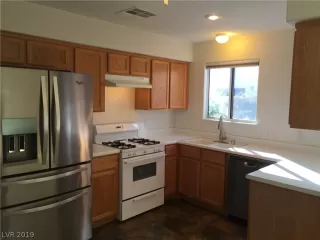 Photo #5: 2148052 Listing 