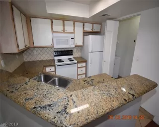 Photo #4: 2148092 Listing