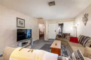 Photo #5: 2148108 Listing 