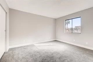 Photo #5: 2148215 Listing 