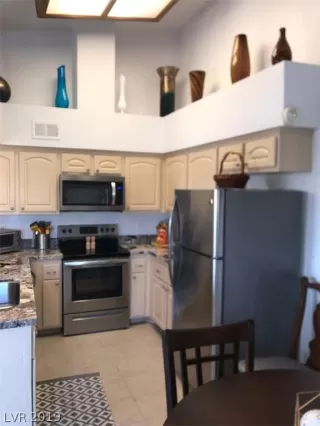 Photo #5: 2148261 Listing