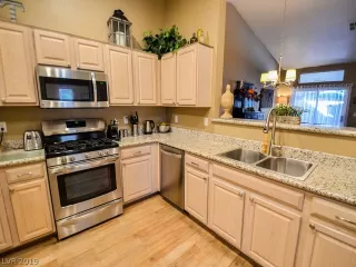 Photo #3: 2148308 Listing 