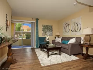 Photo #5: 2148332 Listing 