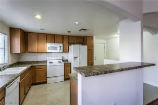 Photo #5: 2148376 Listing 