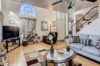 Photo #5: 2148403 Listing