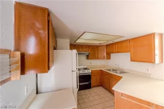 Photo #4: 2148642 Listing