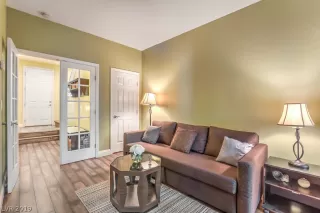 Photo #5: 2148702 Listing