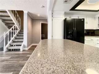 Photo #4: 2148747 Listing