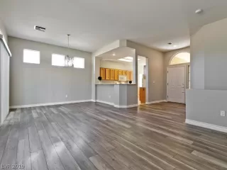 Photo #4: 2148777 Listing