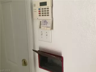 Photo #3: 2148856 Listing 