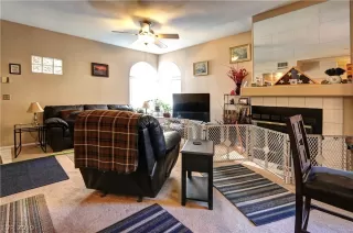 Photo #4: 2148876 Listing