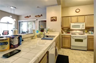 Photo #6: 2148876 Listing