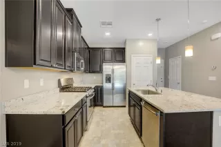 Photo #5: 2148881 Listing