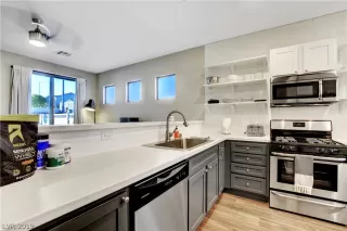 Photo #3: 2149067 Listing