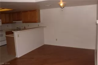 Photo #3: 2149256 Listing