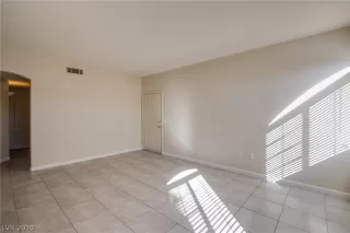 Photo #5: 2149264 Listing