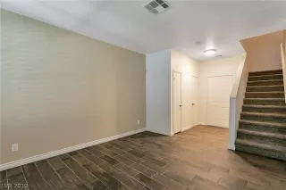 Photo #3: 2149274 Listing