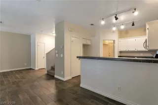 Photo #5: 2149274 Listing