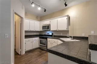 Photo #6: 2149274 Listing