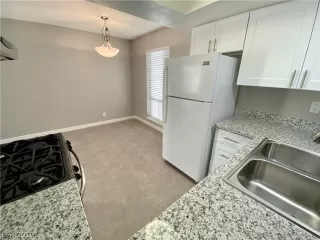 Photo #5: 2149359 Listing