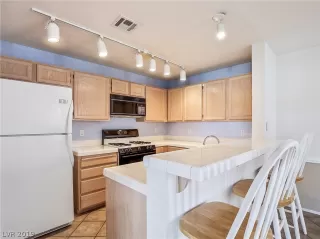 Photo #4: 2149377 Listing 