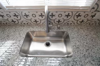 Photo #5: 2149447 Listing