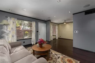 Photo #5: 2149555 Listing 