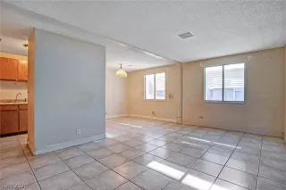 Photo #3: 2149572 Listing