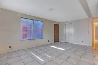 Photo #5: 2149572 Listing