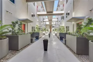 Photo #4: 2149644 Listing