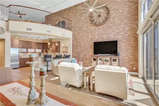 Photo #6: 2149644 Listing