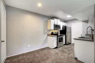 Photo #5: 2149645 Listing 