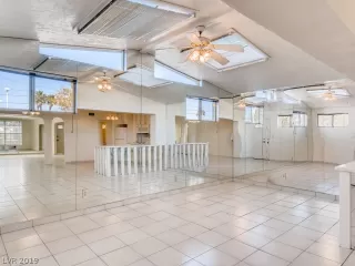 Photo #4: 2149706 Listing 