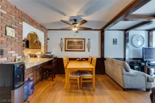 Photo #6: 2149801 Listing