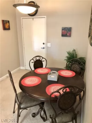 Photo #5: 2149803 Listing