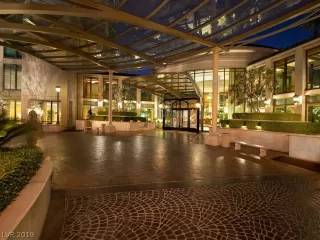 Photo #2: 2149900 Listing