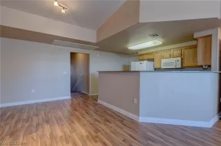 Photo #2: 2149915 Listing