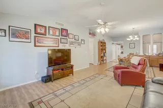 Photo #6: 2149924 Listing