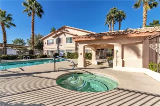 Photo #4: 2149957 Listing