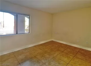 Photo #5: 2150090 Listing 