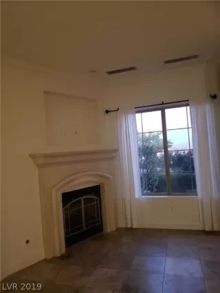 Photo #4: 2150141 Listing