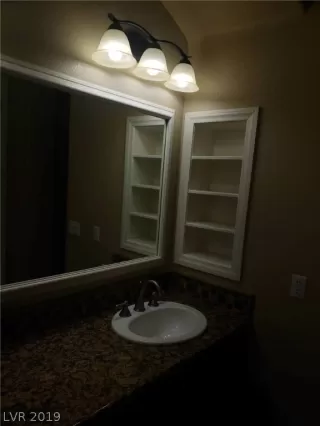 Photo #5: 2150141 Listing