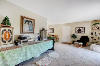 Photo #3: 2150192 Listing