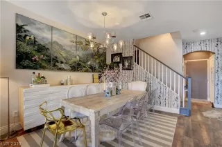 Photo #4: 2150204 Listing