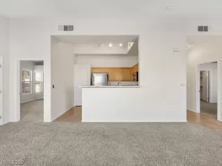 Photo #6: 2150339 Listing