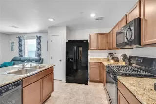 Photo #3: 2150399 Listing