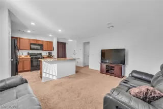 Photo #4: 2150399 Listing